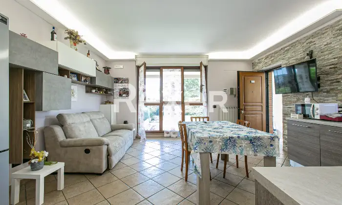 Rexer-Roma-Villa-a-schiera-angolare-su-tre-livelli-con-ampio-giardino-terrazzi-e-Box-auto-Altro