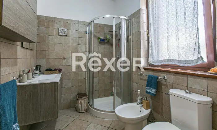 Rexer-Roma-Villa-a-schiera-angolare-su-tre-livelli-con-ampio-giardino-terrazzi-e-Box-auto-Altro