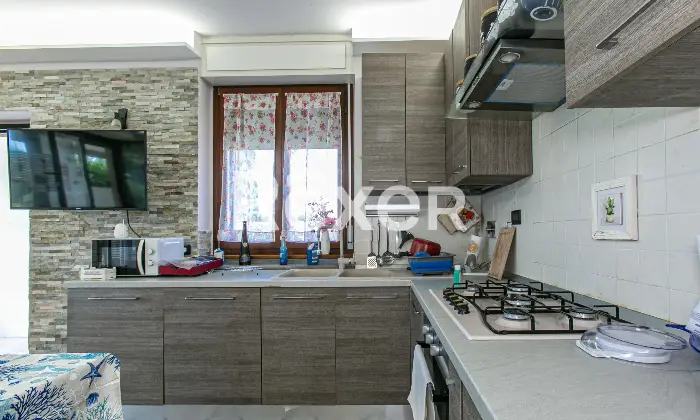 Rexer-Roma-Villa-a-schiera-angolare-su-tre-livelli-con-ampio-giardino-terrazzi-e-Box-auto-Altro
