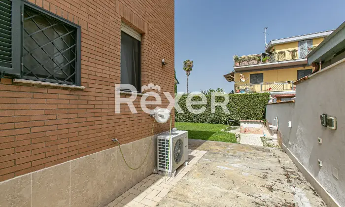 Rexer-Roma-Villa-a-schiera-angolare-su-tre-livelli-con-ampio-giardino-terrazzi-e-Box-auto-Altro