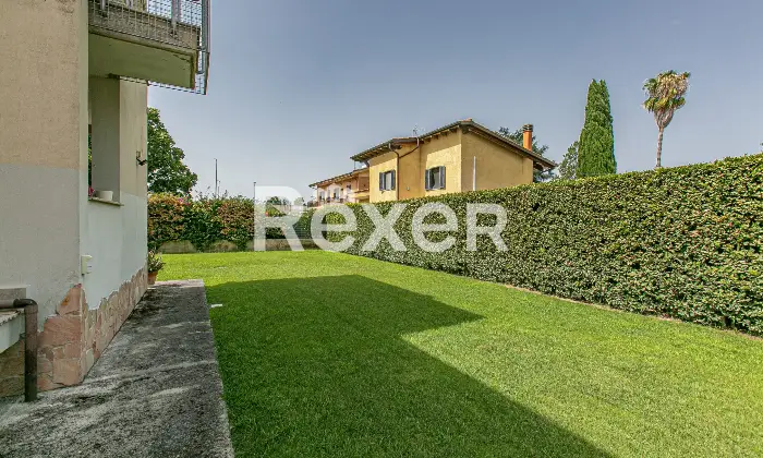 Rexer-Roma-Villa-a-schiera-angolare-su-tre-livelli-con-ampio-giardino-terrazzi-e-Box-auto-Altro