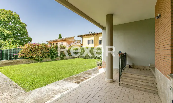 Rexer-Roma-Villa-a-schiera-angolare-su-tre-livelli-con-ampio-giardino-terrazzi-e-Box-auto-Altro