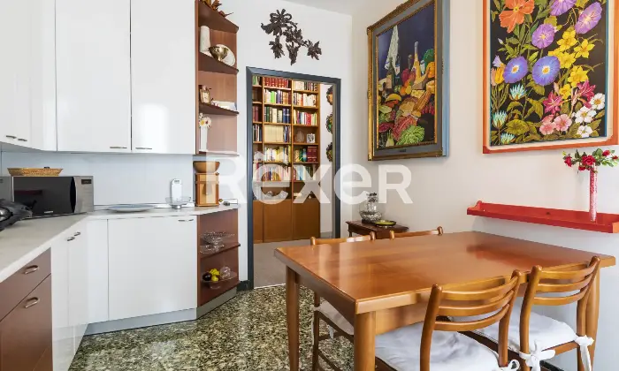 Rexer-Milano-Ampio-appartamento-di-mq-con-quattro-camere-tre-balconi-e-cantina-Altro