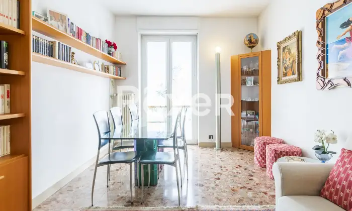 Rexer-Milano-Ampio-appartamento-di-mq-con-quattro-camere-tre-balconi-e-cantina-Altro