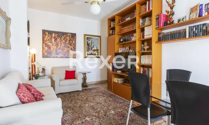 Rexer-Milano-Ampio-appartamento-di-mq-con-quattro-camere-tre-balconi-e-cantina-Altro