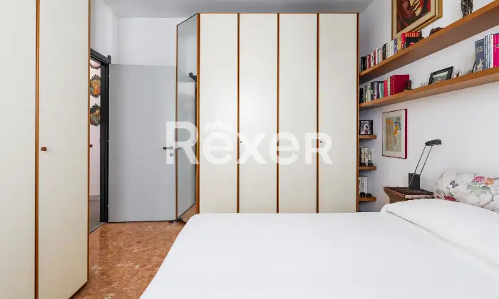 Rexer-Milano-Ampio-appartamento-di-mq-con-quattro-camere-tre-balconi-e-cantina-Altro