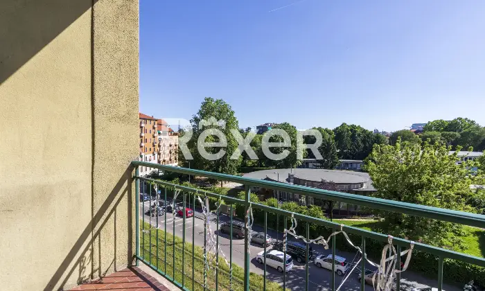 Rexer-Milano-Ampio-appartamento-di-mq-con-quattro-camere-tre-balconi-e-cantina-Altro