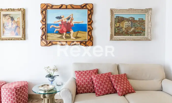 Rexer-Milano-Ampio-appartamento-di-mq-con-quattro-camere-tre-balconi-e-cantina-Altro