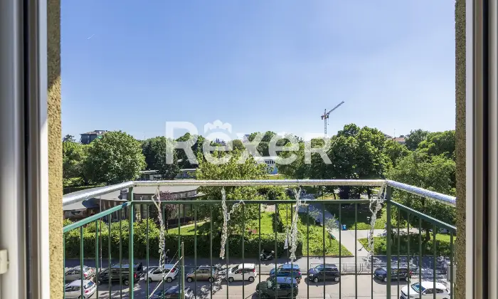Rexer-Milano-Ampio-appartamento-di-mq-con-quattro-camere-tre-balconi-e-cantina-Altro