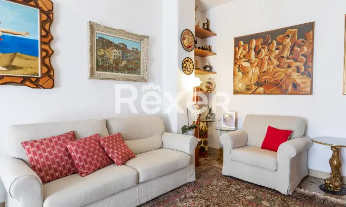 Rexer-Milano-Ampio-appartamento-di-mq-con-quattro-camere-tre-balconi-e-cantina-Altro