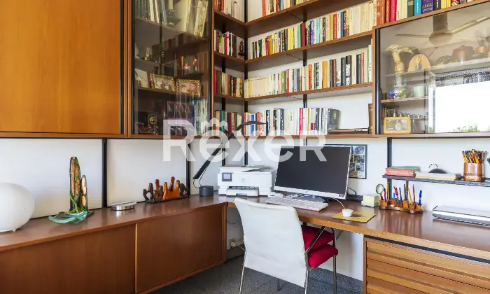 Rexer-Milano-Ampio-appartamento-di-mq-con-quattro-camere-tre-balconi-e-cantina-Altro