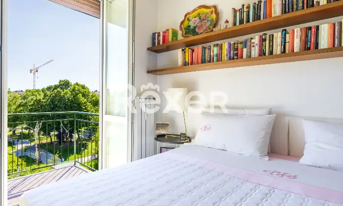 Rexer-Milano-Ampio-appartamento-di-mq-con-quattro-camere-tre-balconi-e-cantina-Altro