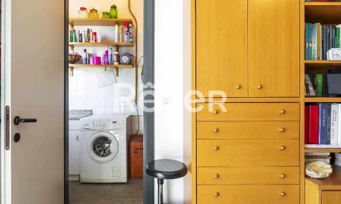 Rexer-Milano-Ampio-appartamento-di-mq-con-quattro-camere-tre-balconi-e-cantina-Altro
