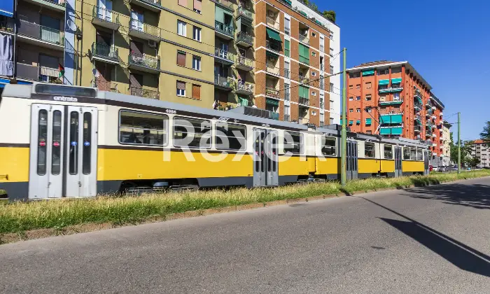 Rexer-Milano-Ampio-appartamento-di-mq-con-quattro-camere-tre-balconi-e-cantina-Altro