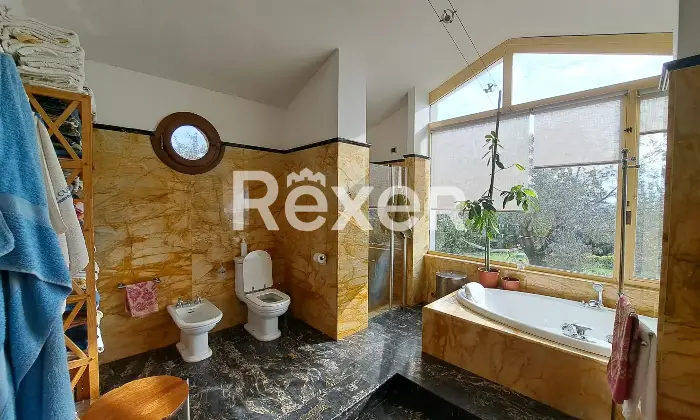 Rexer-Massa-Vendesi-villa-con-giardino-e-vigneto-Via-Grottini-Massa-MS-Altro
