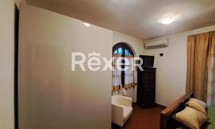 Rexer-Massa-Vendesi-villa-con-giardino-e-vigneto-Via-Grottini-Massa-MS-Altro