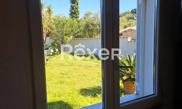 Rexer-Massa-Vendesi-villa-con-giardino-e-vigneto-Via-Grottini-Massa-MS-Altro