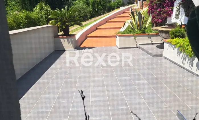 Rexer-Massa-Vendesi-villa-con-giardino-e-vigneto-Via-Grottini-Massa-MS-Altro