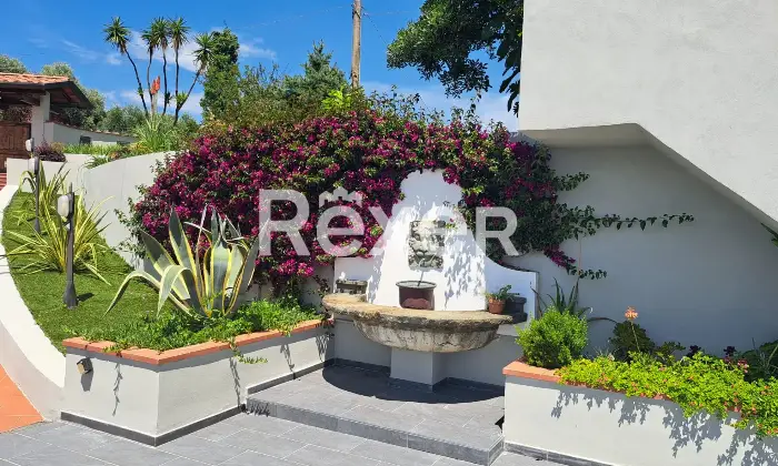 Rexer-Massa-Vendesi-villa-con-giardino-e-vigneto-Via-Grottini-Massa-MS-Altro