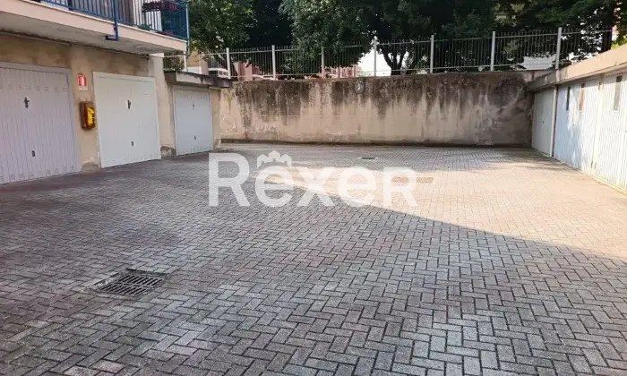 Rexer-Alessandria-Ampio-appartamento-di-mq-al-penultimo-piano-con-tre-balconi-box-auto-e-vista-aperta-Altro