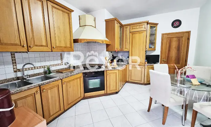 Rexer-Campi-Bisenzio-Ampio-trilocale-con-terrazzo-vivibile-e-garage-Cucina