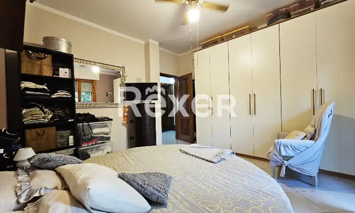 Rexer-Campi-Bisenzio-Ampio-trilocale-con-terrazzo-vivibile-e-garage-Cameradalettomatrimoniale