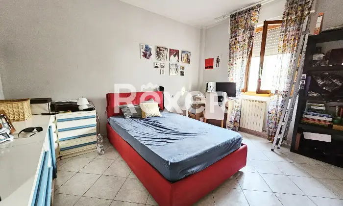Rexer-Campi-Bisenzio-Ampio-trilocale-con-terrazzo-vivibile-e-garage-Camera-da-letto