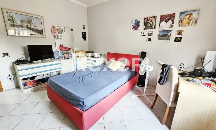 Rexer-Campi-Bisenzio-Ampio-trilocale-con-terrazzo-vivibile-e-garage-Camera-da-letto