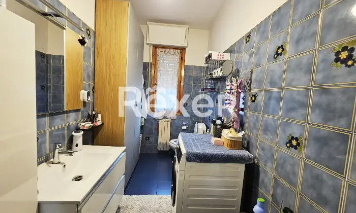 Rexer-Campi-Bisenzio-Ampio-trilocale-con-terrazzo-vivibile-e-garage-Bagno