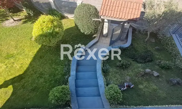 Rexer-Caresanablot-Villa-in-zona-residenziale-di-prestigio-Giardino