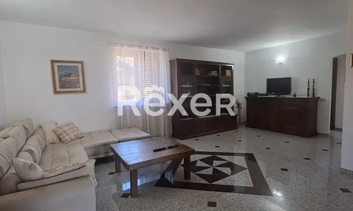 Rexer-Caresanablot-Villa-in-zona-residenziale-di-prestigio-Salone