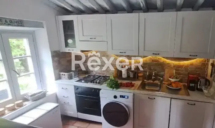 Rexer-Pescaglia-Antico-Palazzo-con-Piscina-e-Giardino-in-Vendita-a-Colognora-Pescaglia-Cucina