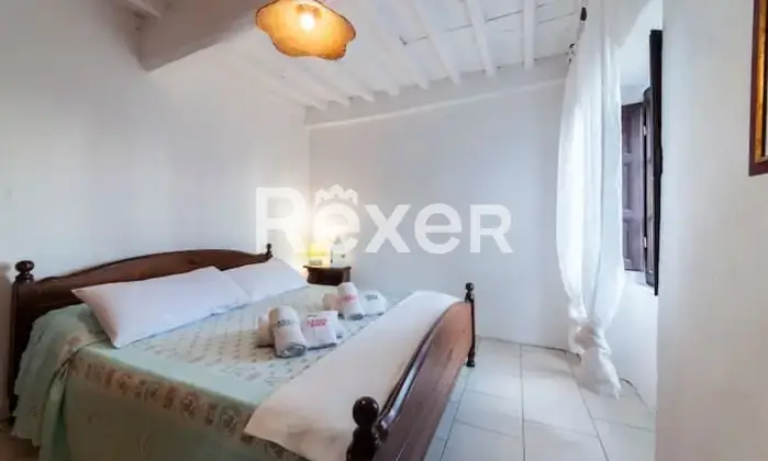 Rexer-Pescaglia-Antico-Palazzo-con-Piscina-e-Giardino-in-Vendita-a-Colognora-Pescaglia-CameraDaLetto