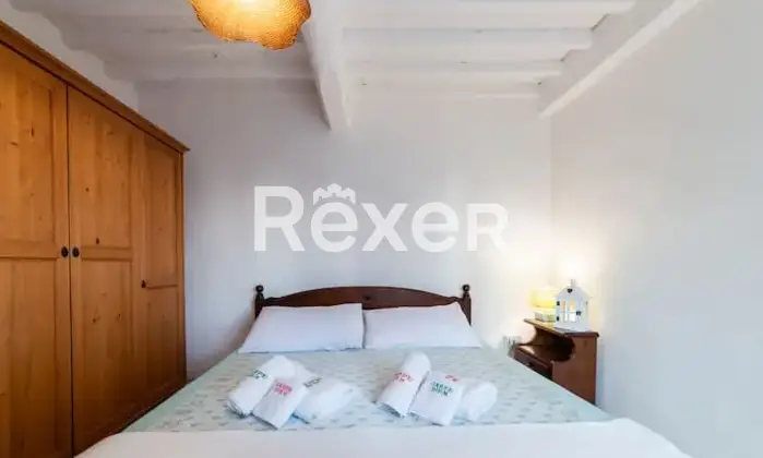 Rexer-Pescaglia-Antico-Palazzo-con-Piscina-e-Giardino-in-Vendita-a-Colognora-Pescaglia-CameraDaLetto