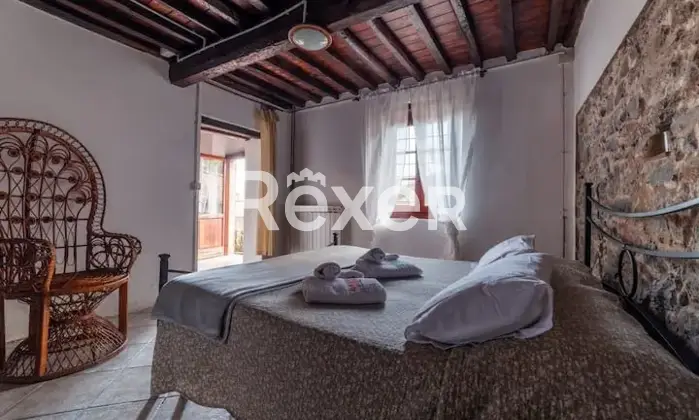 Rexer-Pescaglia-Antico-Palazzo-con-Piscina-e-Giardino-in-Vendita-a-Colognora-Pescaglia-CameraDaLetto