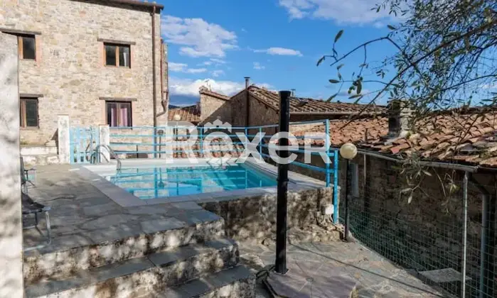 Rexer-Pescaglia-Antico-Palazzo-con-Piscina-e-Giardino-in-Vendita-a-Colognora-Pescaglia-Terrazzo