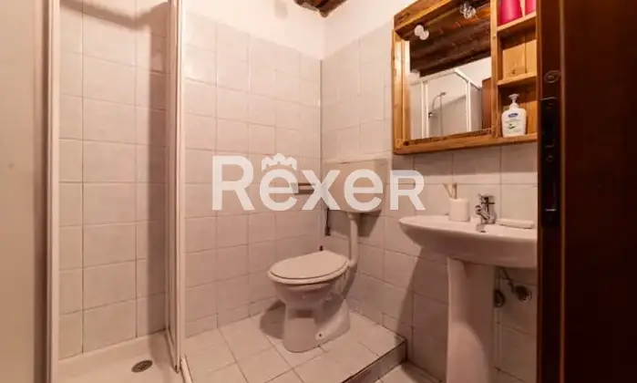 Rexer-Pescaglia-Antico-Palazzo-con-Piscina-e-Giardino-in-Vendita-a-Colognora-Pescaglia-Bagno