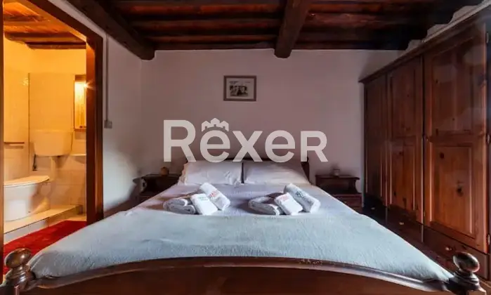 Rexer-Pescaglia-Antico-Palazzo-con-Piscina-e-Giardino-in-Vendita-a-Colognora-Pescaglia-CameraDaLetto