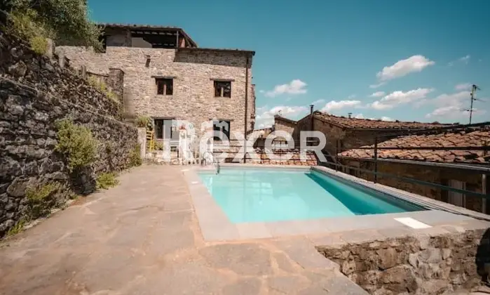 Rexer-Pescaglia-Antico-Palazzo-con-Piscina-e-Giardino-in-Vendita-a-Colognora-Pescaglia-Terrazzo