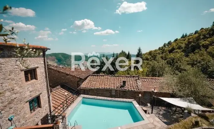 Rexer-Pescaglia-Antico-Palazzo-con-Piscina-e-Giardino-in-Vendita-a-Colognora-Pescaglia-Terrazzo
