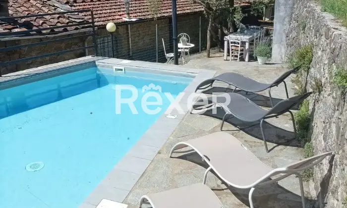 Rexer-Pescaglia-Antico-Palazzo-con-Piscina-e-Giardino-in-Vendita-a-Colognora-Pescaglia-Giardino