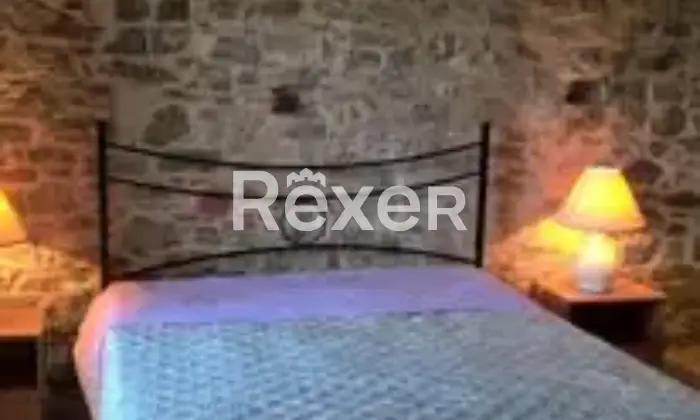 Rexer-Pescaglia-Antico-Palazzo-con-Piscina-e-Giardino-in-Vendita-a-Colognora-Pescaglia-CameraDaLetto