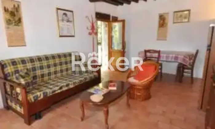Rexer-Pescaglia-Antico-Palazzo-con-Piscina-e-Giardino-in-Vendita-a-Colognora-Pescaglia-Salone