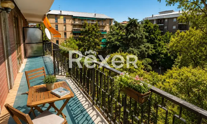 Rexer-SAVONA-Ampia-metratura-con-ascensore-e-garage-Altro