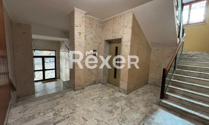Rexer-SAVONA-Ampia-metratura-con-ascensore-e-garage-Altro