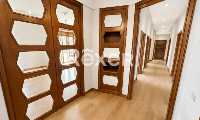 Rexer-SAVONA-Ampia-metratura-con-ascensore-e-garage-Altro