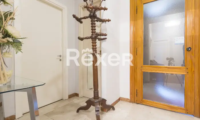 Rexer-Rivoli-VILLA-SINGOLA-LIBERA-SU-LATI-LOCATA-SINO-AL-Altro