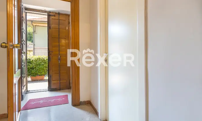Rexer-Rivoli-VILLA-SINGOLA-LIBERA-SU-LATI-LOCATA-SINO-AL-Altro