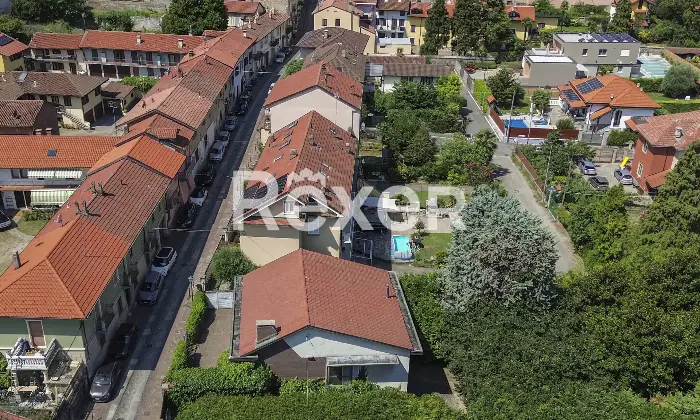Rexer-Rivoli-VILLA-SINGOLA-LIBERA-SU-LATI-LOCATA-SINO-AL-Altro