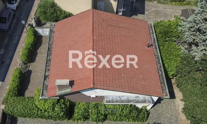 Rexer-Rivoli-VILLA-SINGOLA-LIBERA-SU-LATI-LOCATA-SINO-AL-Altro